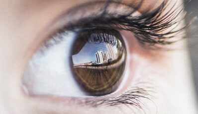 [Res Rhetorica] „’Wyzwolić oko ze stanu zamętu’. Retoryka przestrzeni, tożsamości i migracji w filmach Wima Wendersa”