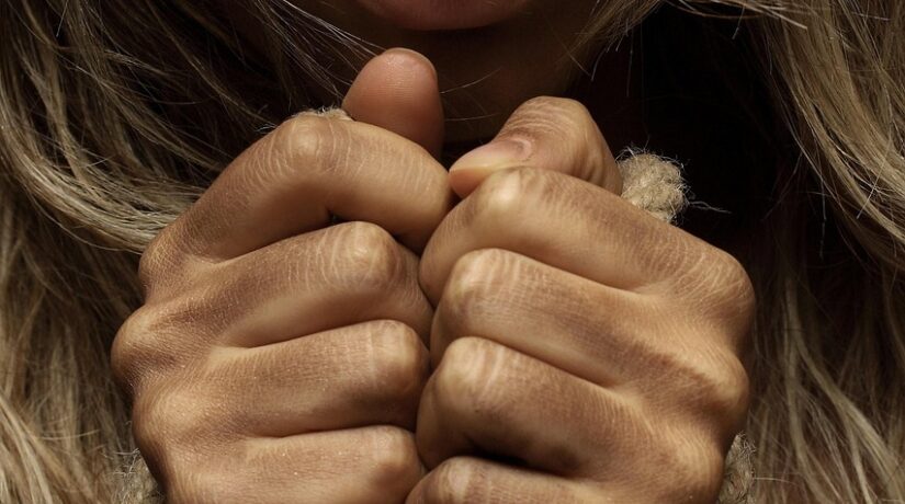 [Res Rhetorica] „Narracje medialne dotyczące wykorzystania seksualnego. Analiza retoryczna wypowiedzi środowiska medialnego w mediach społecznościowych na przykładzie skandalu Kącki–Rogaska”