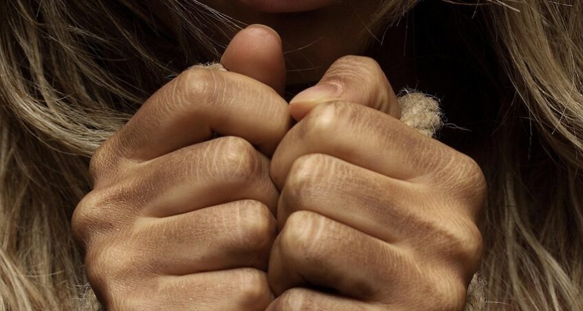 [Res Rhetorica] „Narracje medialne dotyczące wykorzystania seksualnego. Analiza retoryczna wypowiedzi środowiska medialnego w mediach społecznościowych na przykładzie skandalu Kącki–Rogaska”