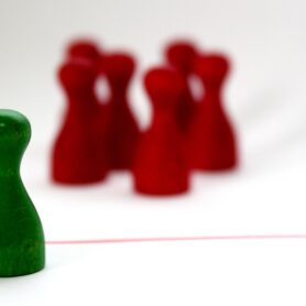 [Res Rhetorica] „Pierwsze spojrzenie na „obcych”. Retoryczna funkcja okładek polskiej i niemieckiej prasy opiniotwórczej w kreowaniu wizerunku migrantów”