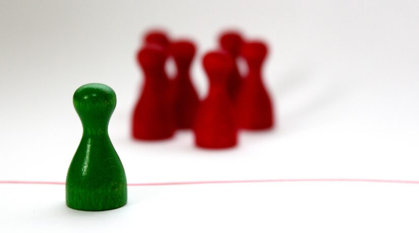 [Res Rhetorica] „Pierwsze spojrzenie na „obcych”. Retoryczna funkcja okładek polskiej i niemieckiej prasy opiniotwórczej w kreowaniu wizerunku migrantów”