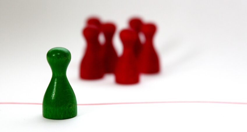 [Res Rhetorica] „Pierwsze spojrzenie na „obcych”. Retoryczna funkcja okładek polskiej i niemieckiej prasy opiniotwórczej w kreowaniu wizerunku migrantów”